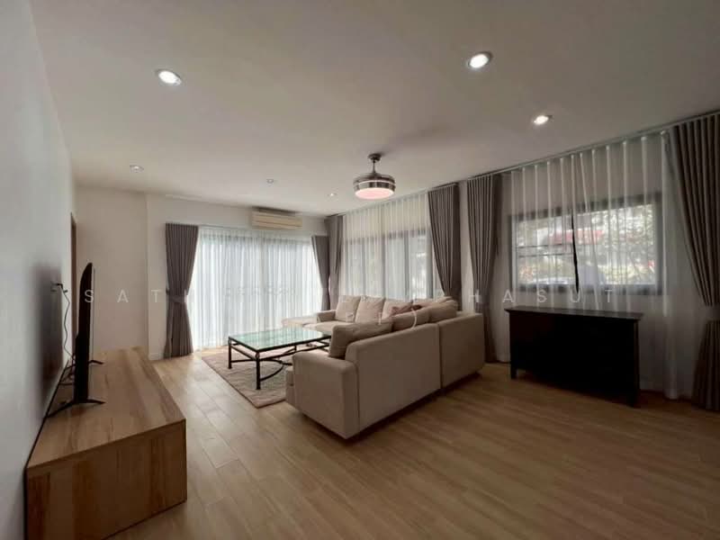 Hin Wong Niwet, Chon Buri (Pattaya)