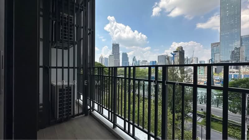 Muniq Langsuan, Bangkok