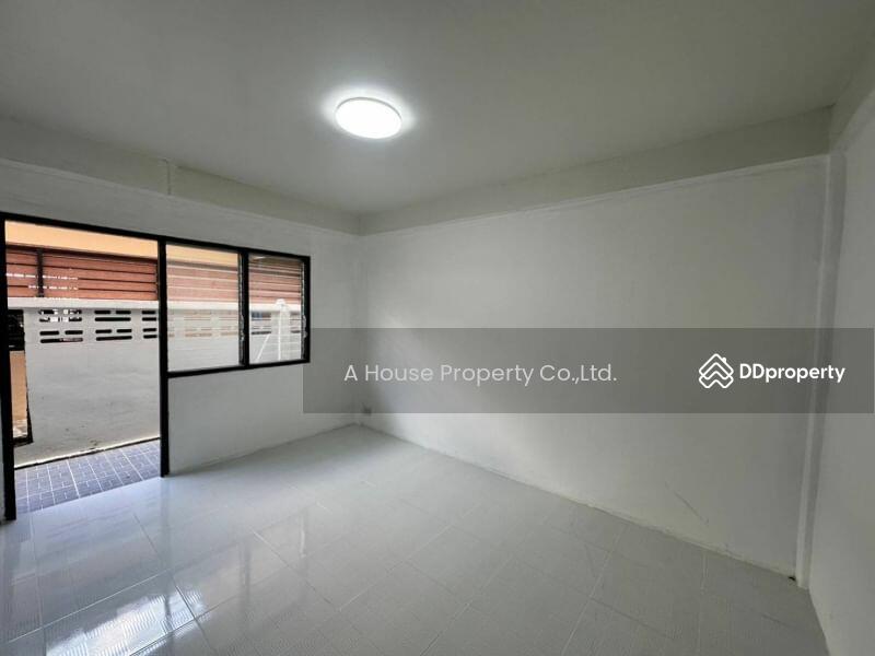 Townhouse for sale, cheap price, completely renovated, Sriracha., Chon Buri (Pattaya)