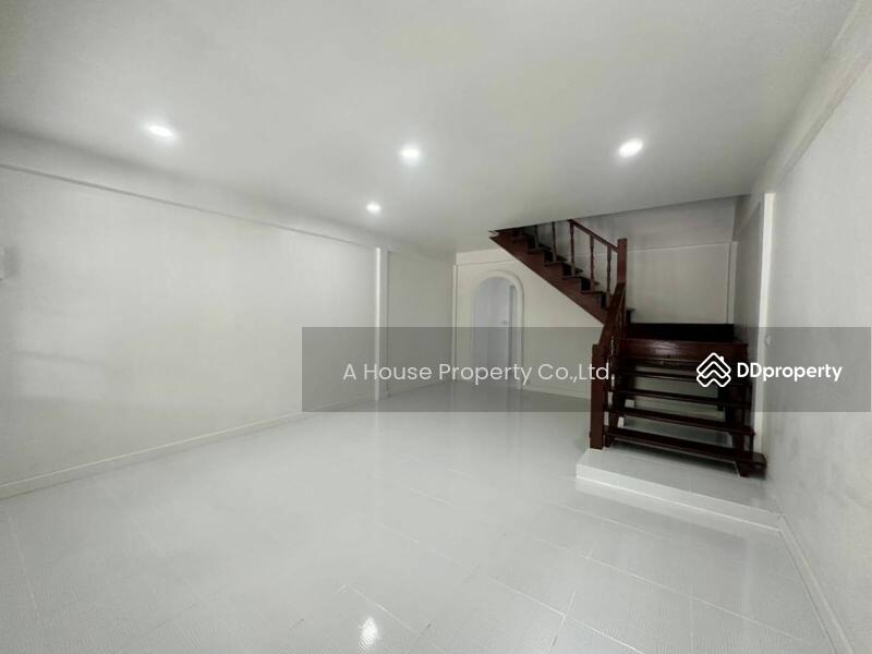Townhouse for sale, cheap price, completely renovated, Sriracha., Chon Buri (Pattaya)