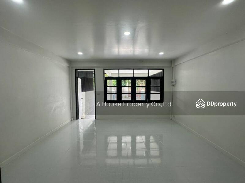 Townhouse for sale, cheap price, completely renovated, Sriracha., Chon Buri (Pattaya)