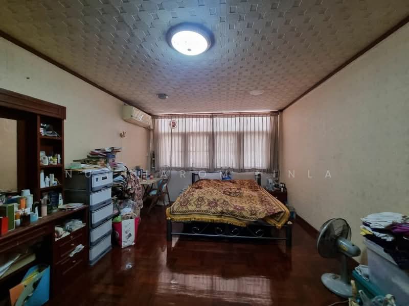 3-BR Townhouse, Bangkok