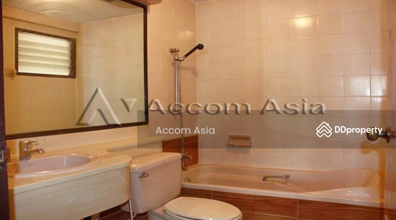 4 Bedrooms Townhouse for Sale and Rent in Sukhumvit, Bangkok near BTS Phra khanong at Regent 71, Bangkok