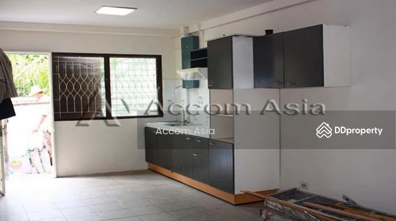 4 Bedrooms Townhouse for Sale and Rent in Sukhumvit, Bangkok near BTS Phra khanong at Regent 71, Bangkok