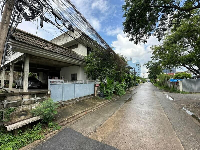 ซอยลาดพร้าว 111, Bangkok