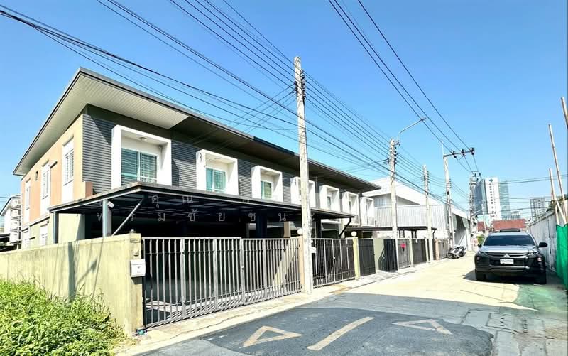ทาวน์เฮ้าส์ 2 ชั้น 23.2 ตร.ว. ทาวน์เฮ้าส์ ซอยรามอินทรา62 แยก1 ใกล้รพ.สินแพทย์รามอินทรา, Bangkok