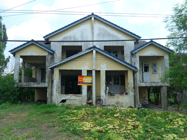 บ้านแฝด โครงการบ้านสวนเมืองนนท์ ไทรน้อย