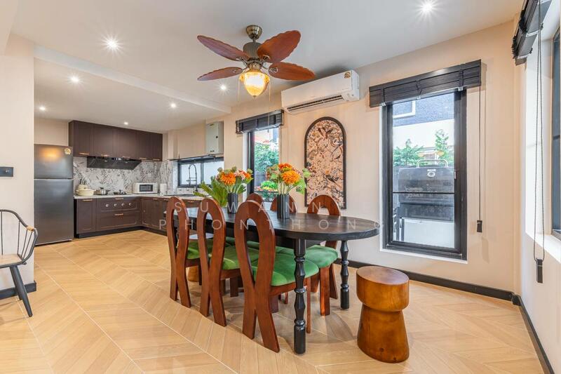 Modern-Classic Pool Villa Near Jomtien Beach, Chon Buri (Pattaya)
