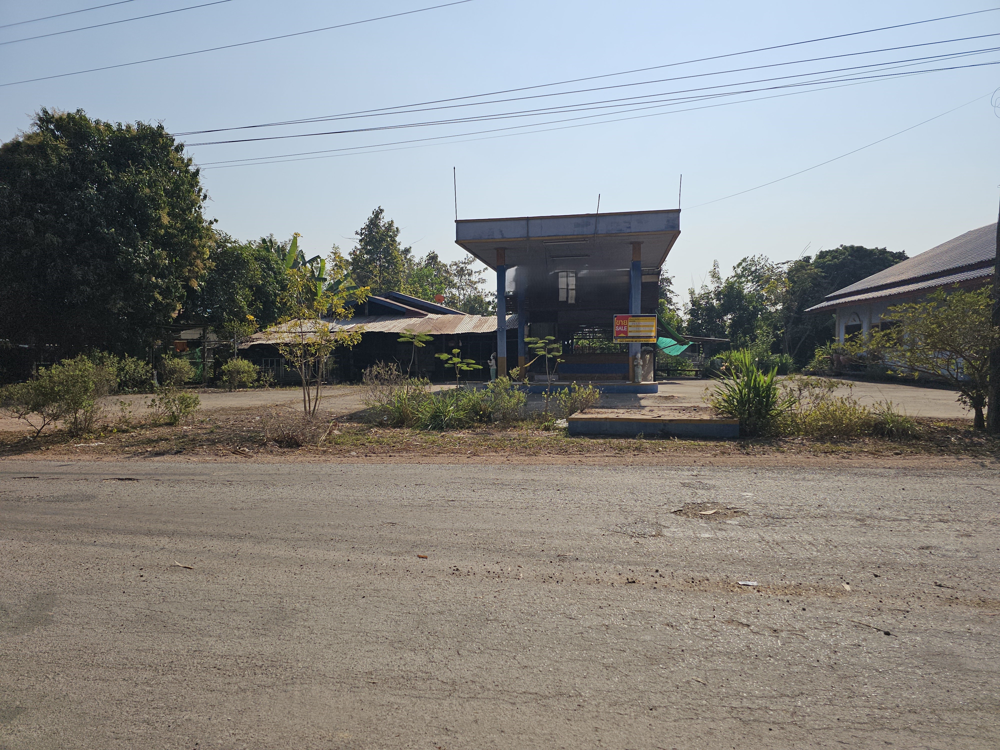 บ้านเดี่ยว ชั้นเดียว จำนวน 2 หลัง และสถานีบริการน้ำมัน อุดรธานี