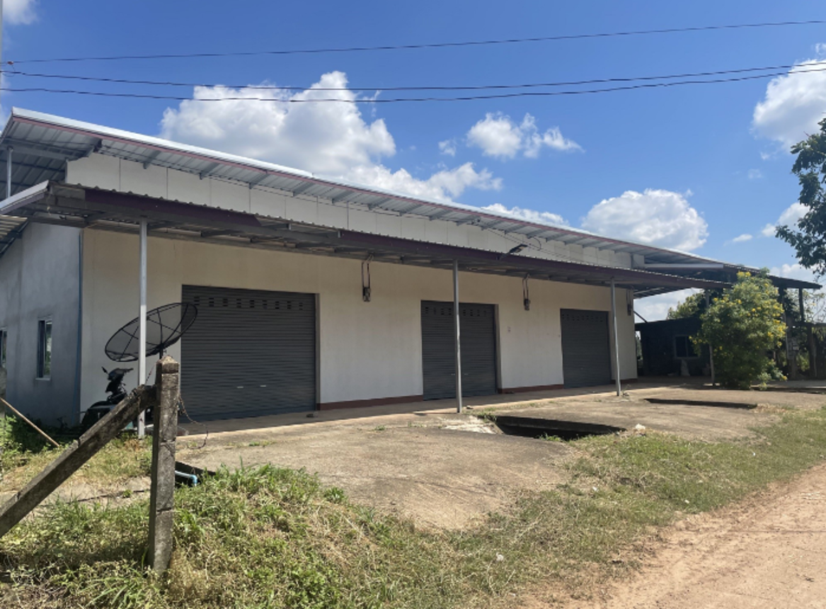 Detached house for sale in Mukdahan, large living space.