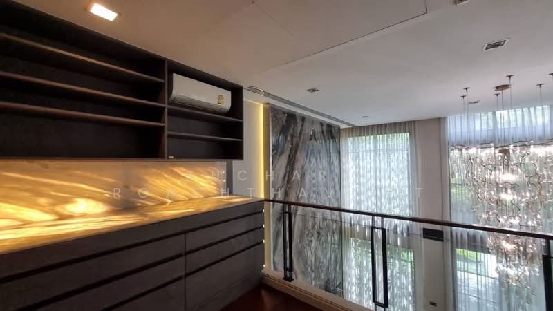 Luxury 5-Story Townhome for Sale, 4 bedrooms, 41 sqw., Phrom Phong area., Bangkok