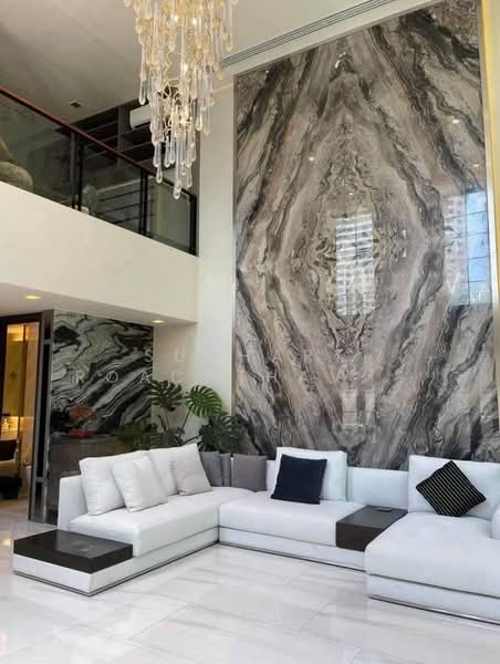 Luxury 5-Story Townhome for Sale, 4 bedrooms, 41 sqw., Phrom Phong area., Bangkok