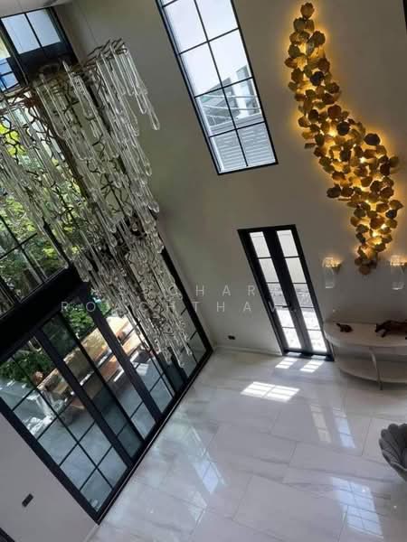 Luxury 5-Story Townhome for Sale, 4 bedrooms, 41 sqw., Phrom Phong area., Bangkok