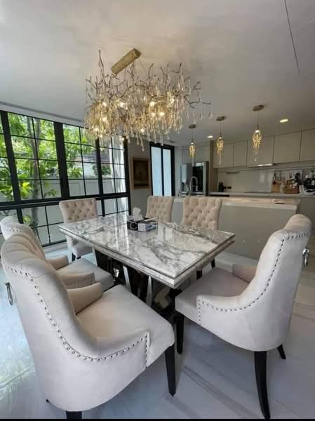 Luxury 5-Story Townhome for Sale, 4 bedrooms, 41 sqw., Phrom Phong area., Bangkok