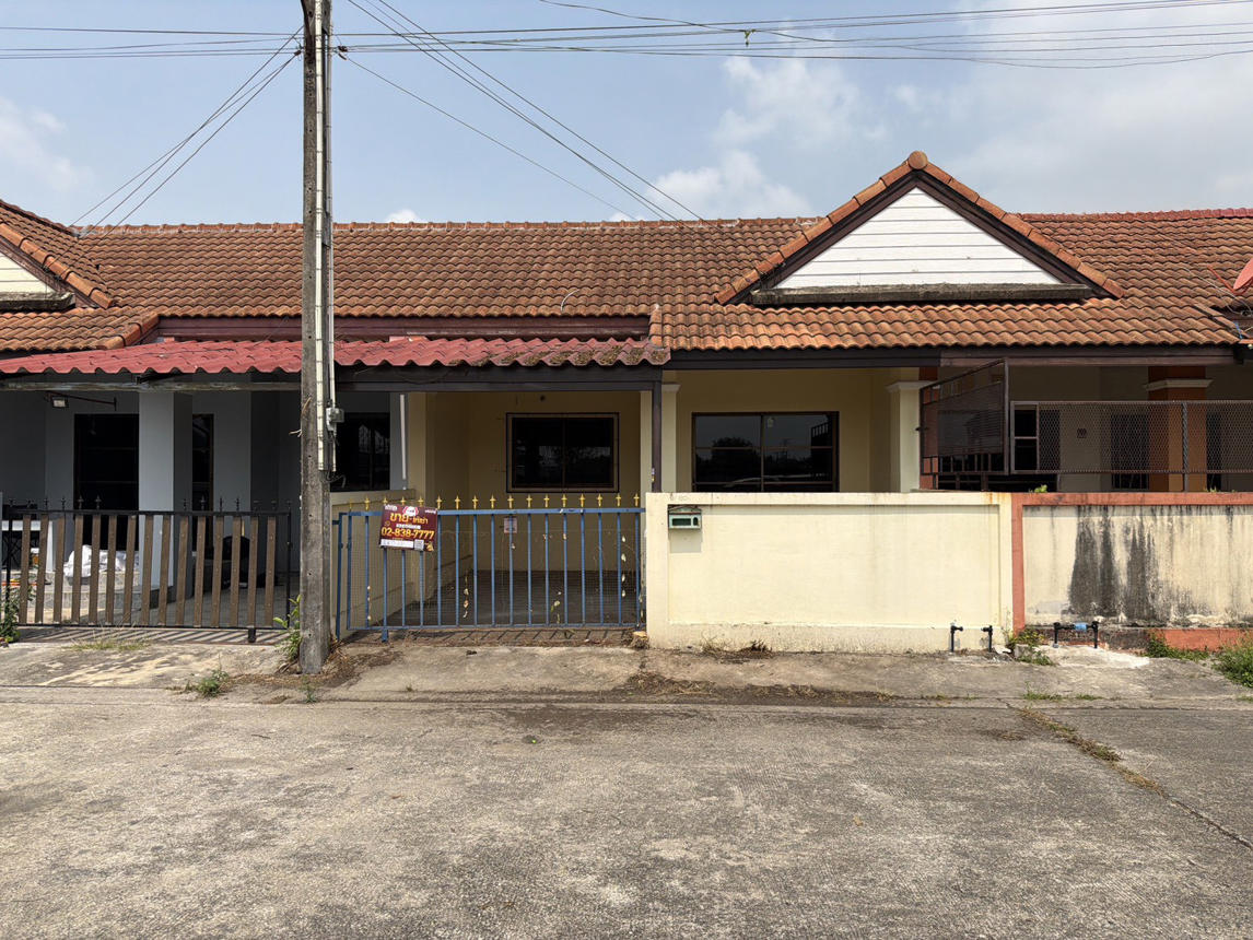 Townhouse in Phrusapha Land and House 2, Ban Bueng, Chonburi
