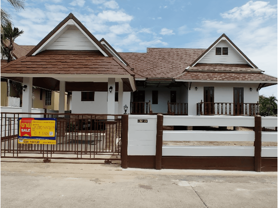 บ้านเดี่ยวสำหรับขาย โครงการเทวีรีสอร์ท บางละมุง พื้นที่ 1,200 ตารางวา 4 ห้องนอน 4 ห้องน้ำ 2 ห้องรับแขก 1 ห้องครัว 1 ห้องทำงาน 1 ห้องเก็บของ 1 ห้องอาหารกลางวัน 1 ห้องอาหารเย็น 1 ห้องครัวกลาง 1 ห้องรับแขกกลาง 1 ห้องอาบน้ำ 1 ห้องอาบน้ำกลาง 1 ห้องอาบน้ำกลาง 1 ห