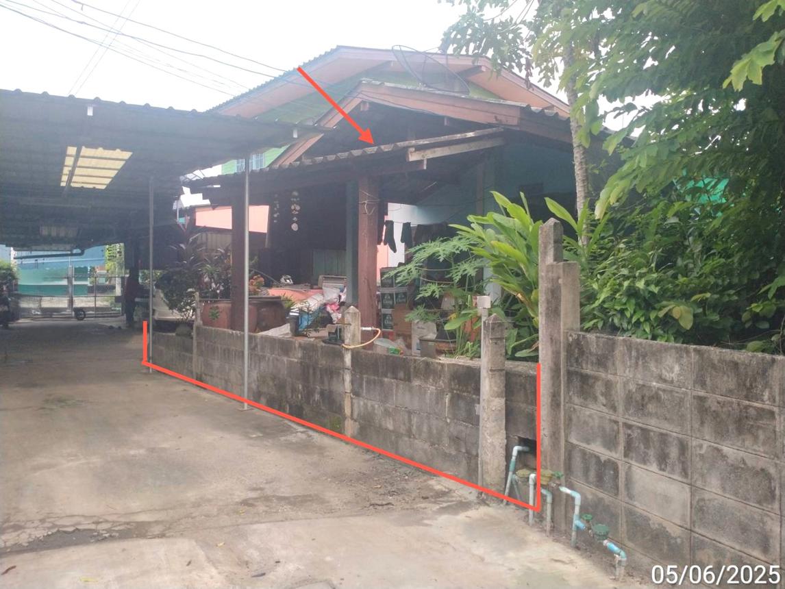 Single-Family Home with Long Land Plot in Chachoengsao