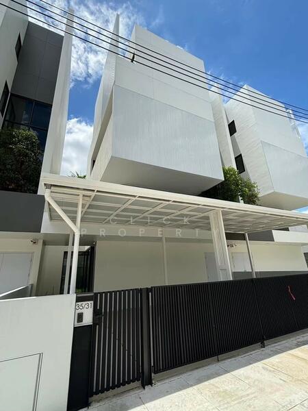 Arkin Vibhavadi, Bangkok