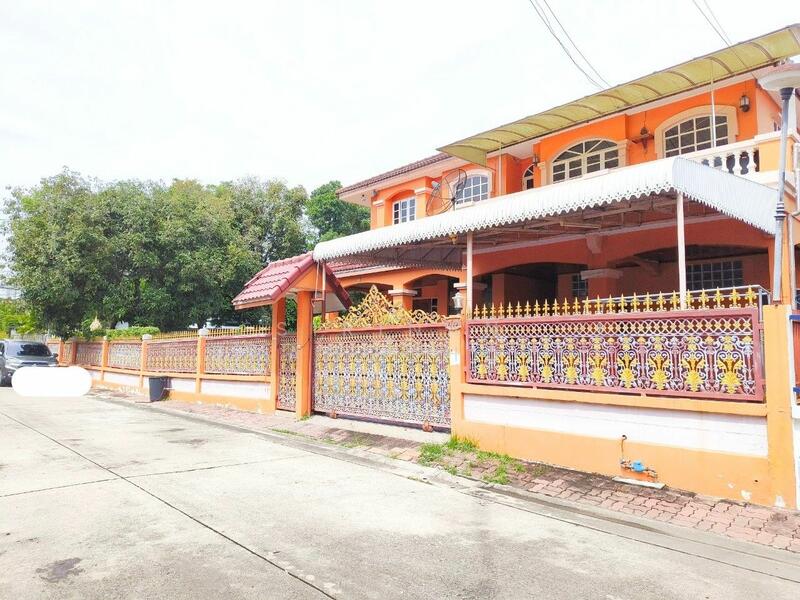 Chaiyapruek Ramintra-Watcharapol, Bangkok