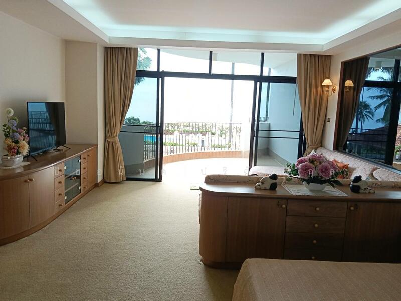Cha Am Beach Club, Phetchaburi