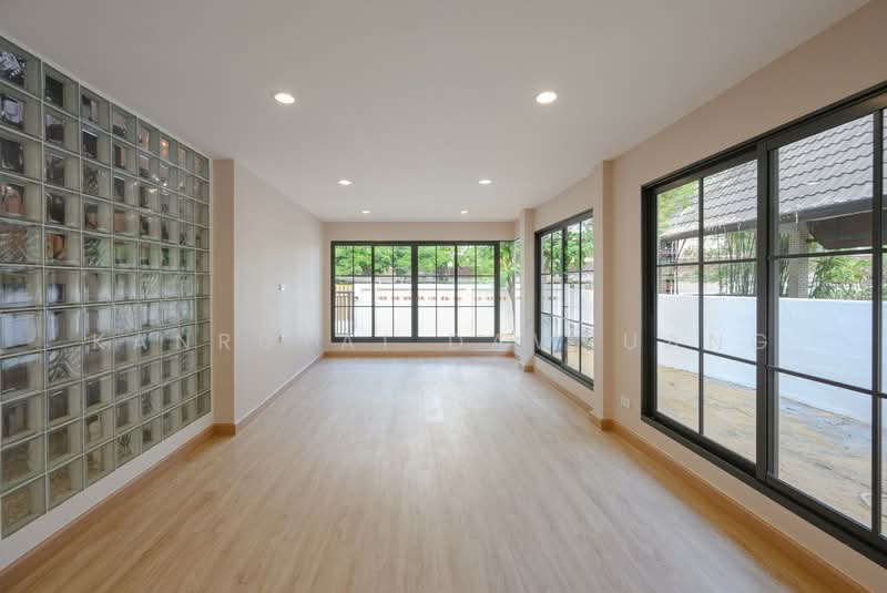 Baan Thavorn Niwet Bangna, Bangkok