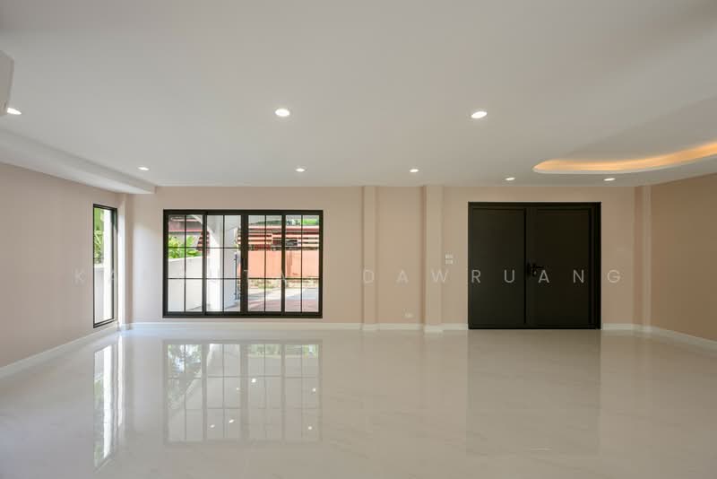 Baan Thavorn Niwet Bangna, Bangkok