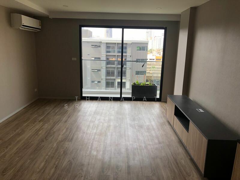 Blossom Condo @ Sathorn-Charoenrat, Bangkok