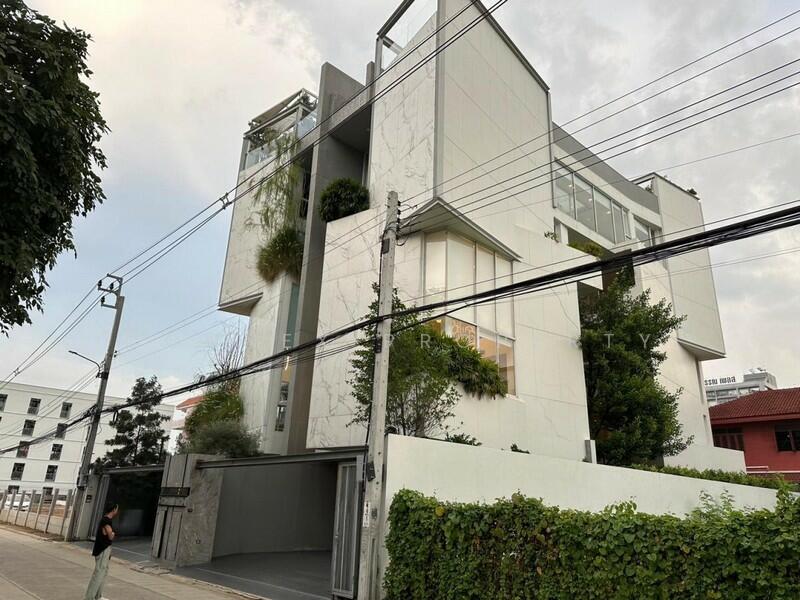 ดีเอท เอกมัย - รามอินทรา D8 Ekkamai - Ramintra, Bangkok