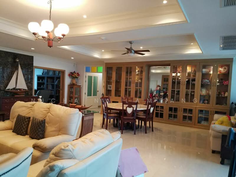 Royal River Place, Bangkok