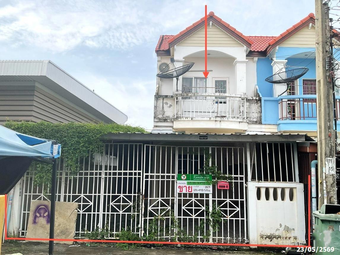Townhouse by the canal, Bang Sao Thong, Samut Prakan