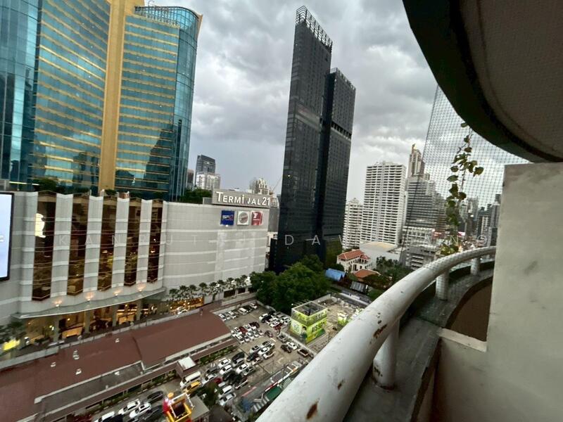 Las Colinas, Bangkok