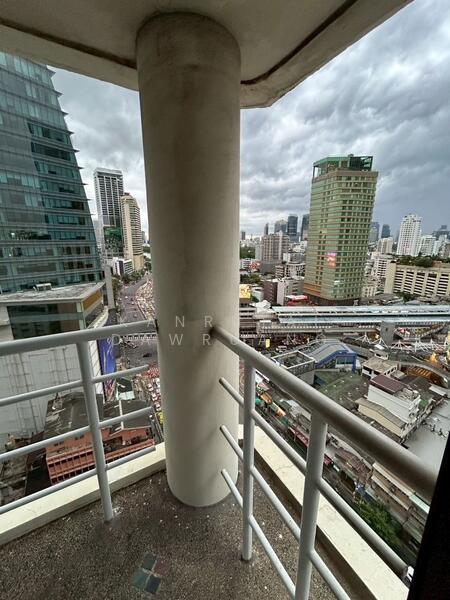 Las Colinas, Bangkok