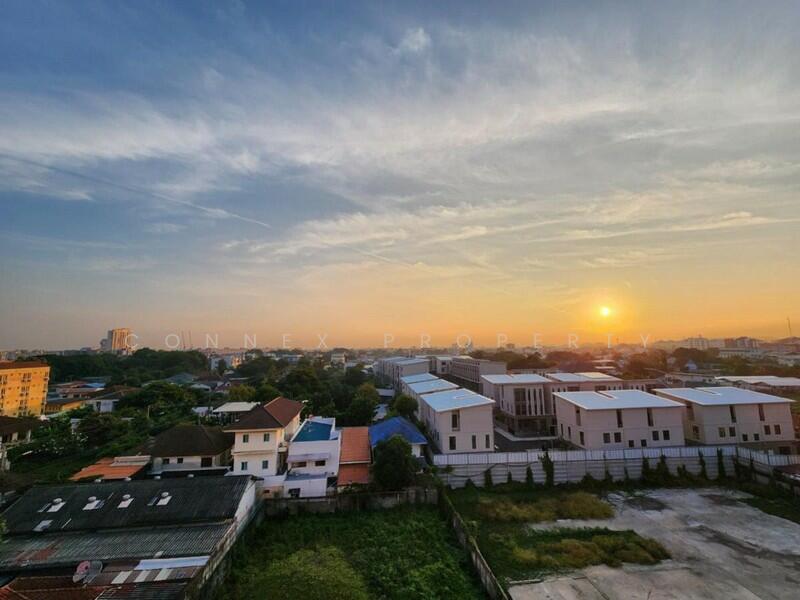 Chateau in Town Ratchayothin, Bangkok