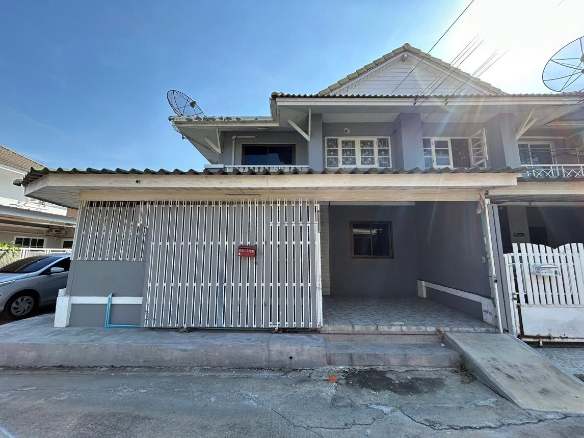Townhouse Pavarana B, Klong Luang, Pathum Thani