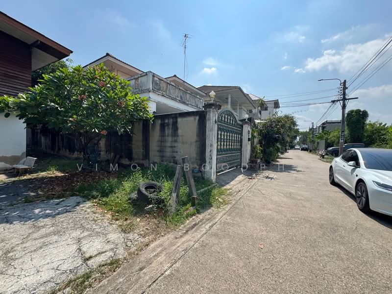 บ้านเดี่ยว โชคชัย4 ซอย40, Bangkok