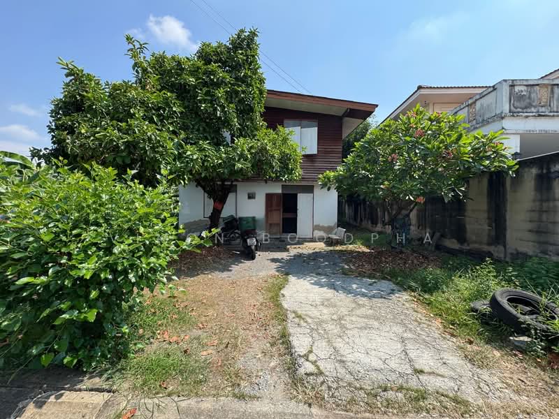 บ้านเดี่ยว โชคชัย4 ซอย40, Bangkok