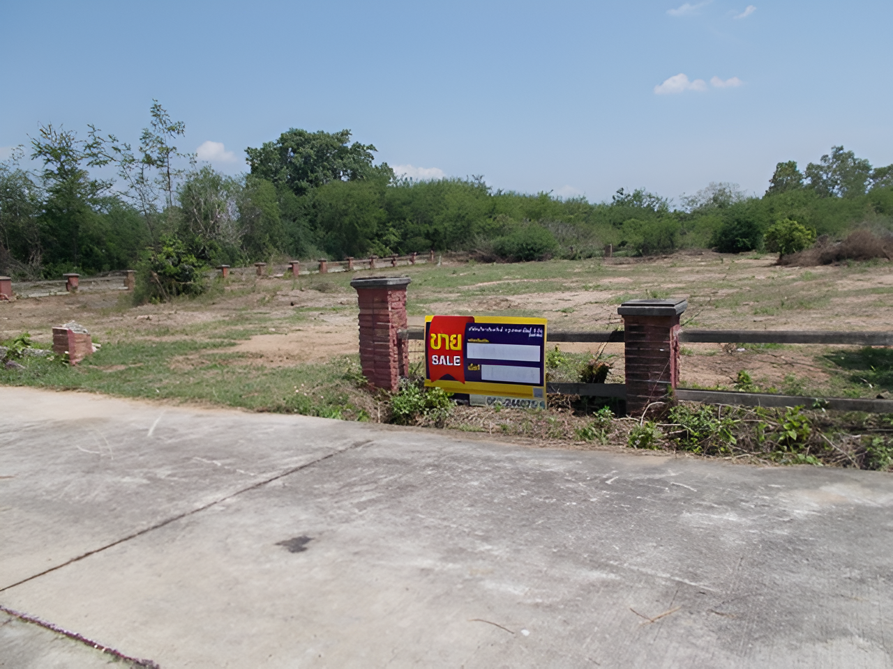 Empty land, Chiang Mai's Jhong Chareon Homestead Project.