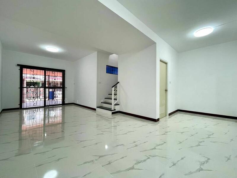 ทาวน์เฮาส์ 2 ชั้นหมู่บ้านพฤกษา52/2 นวนคร 19.4 ตร.ว. 3 นอน 2 น้ำ รีโนเวทใหม่ทั้งหลัง, Pathum Thani