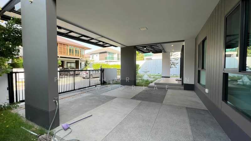 Burasiri Pattanakarn, Bangkok