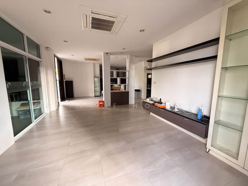 Home Office Rama9-Srinakharin, Bangkok