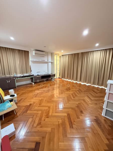 Home Office Rama9-Srinakharin, Bangkok