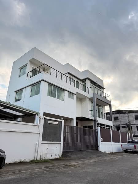 Home Office Rama9-Srinakharin, Bangkok