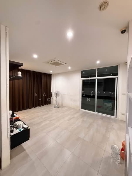 Home Office Rama9-Srinakharin, Bangkok