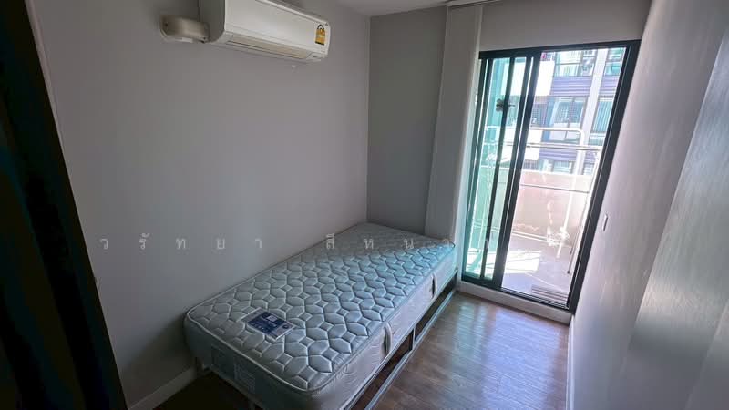 Esta Bliss Ramintra, Bangkok