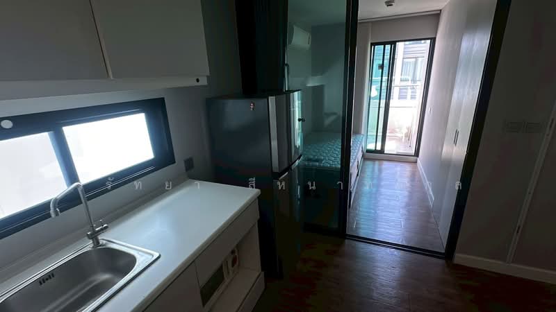 Esta Bliss Ramintra, Bangkok