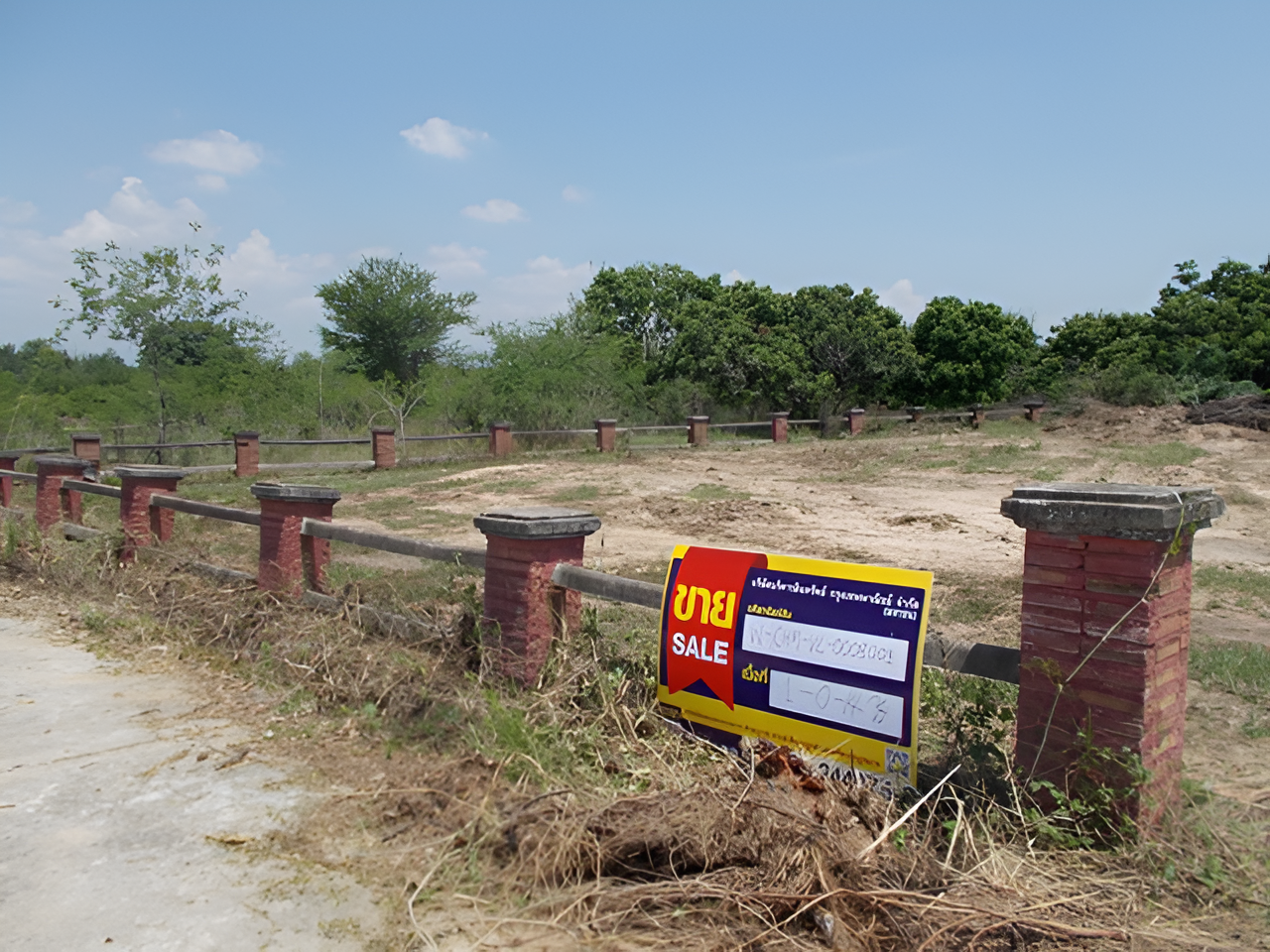 Empty land, Chiang Mai's Jhong Chareon Homestead Project.