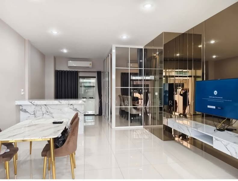 Cordiz at Udomsuk, Bangkok
