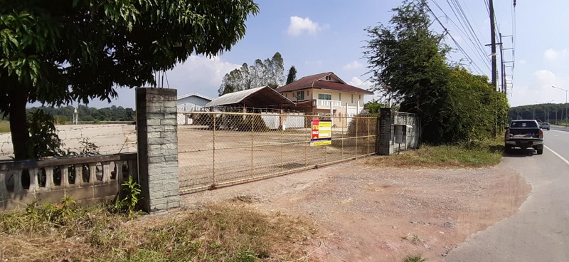 อาคารโกดังและบ้านเดี่ยว 2 ชั้น เชียงราย