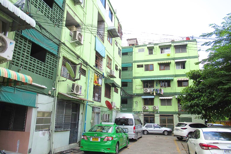 Pradipat Condominium