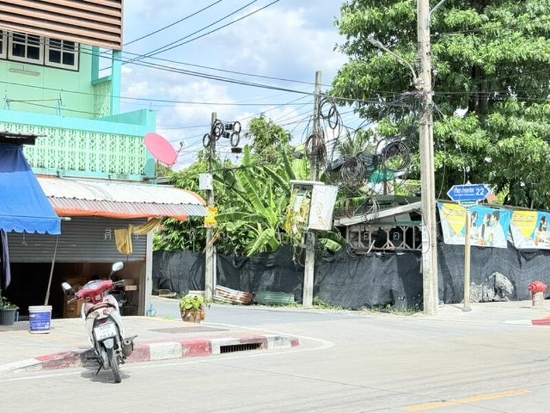 ขายที่ดิน ซอยทวีวัฒนา-กาญจนาภิเษก 22 ถมสูง รั้วคอนกรีต 63 ตรว.พร้อมสร้างบ้าน เข้าซอย 100เมตร, Bangkok